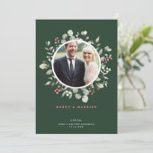 Elegant Merry & Married Greenery Wreath Photo Feestdagenkaart (Staand voorkant)