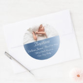 Elegant Metallic Blue Name Baby Boy Baptisme Ronde Sticker (Envelop)