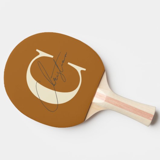Elegant Mid-Century Modern Monogram Burnt Sand Tafeltennisbatje (Zijkant)