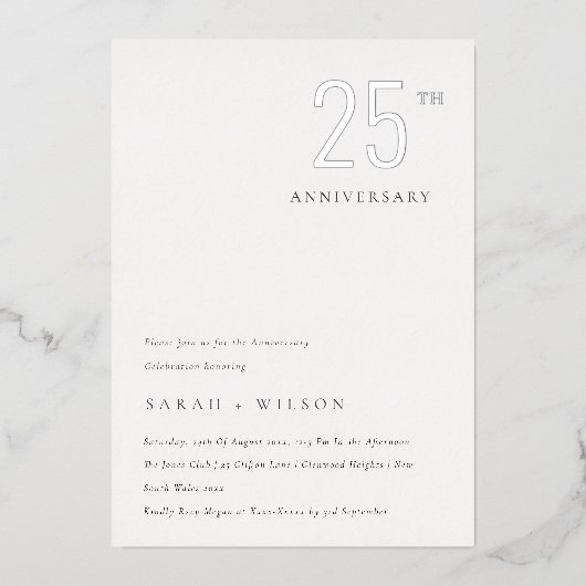 Elegant minimaal gebold zilver per jaar Jubileum Folie Uitnodiging (Voorkant)