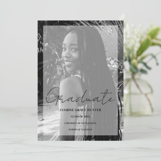Elegant Minimal Black & White Photo Graduation Kaart (Staand voorkant)