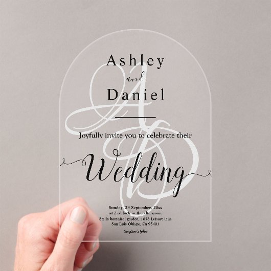 Elegant Minimale Zwart-witmonogram bruiloft Acryl Uitnodigingen (Insitu (Draagbaar))