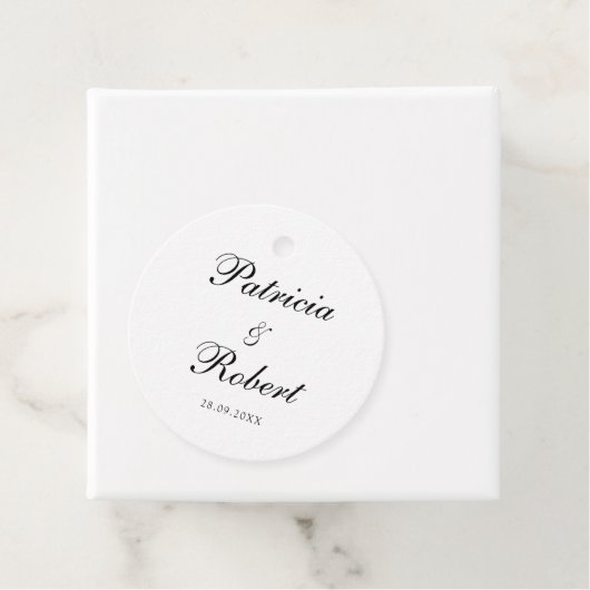 Elegant Minimalist Names Datum Black Script Weduwe Bedankjes Labels (In situ)