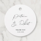 Elegant Minimalist Names Datum Black Script Weduwe Bedankjes Labels (Voorkant)