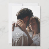 Elegant Minimalist Script Monogram Fotobruiloft Kaart (Achterkant)