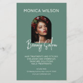 Elegant minimalist soft green beauty salon flyer (Voorkant)