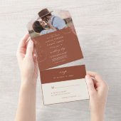 Elegant minimalist terracotta fotobruiloft all in one uitnodiging (Afscheurbaar)