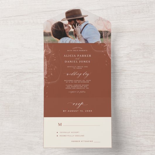 Elegant minimalist terracotta fotobruiloft all in one uitnodiging (Binnen)