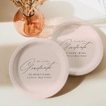 Elegant minimalistisch Afstuderen Papieren Bordje<br><div class="desc">Elegant afstuderen papier borden met "Afstuderen" in een mooi zwart script met een zwarte achtergrond. Pas de borden van het afstuderen aan door de naam van de afgestudeerde, schoolnaam, en het jaar van het afstuderen toe te voegen. De gepersonaliseerde afstuderen papieren borden zijn perfect voor zowel de academische wereld als...</div>