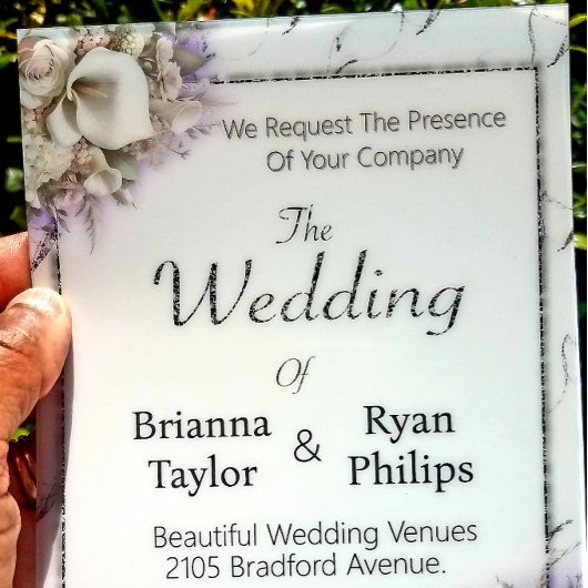 Elegant minimalistisch bloemenboeket acryl uitnodigingen