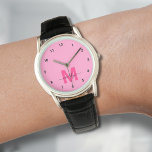 Elegant minimalistisch roze monogram horloge<br><div class="desc">Gepersonaliseerde Monogram Baby Roze en Hot Magenta Horloge met eenvoudige zwarte cijfers. Dit chique, girly horloge combineert klassieke stijl met een leuke, persoonlijke touch. Het heeft een gedurfd magenta roze initiaal op een felle baby roze achtergrond (let op: het roze is een gladde, vlakke kleur zonder glinstering), met eenvoudige zwarte...</div>