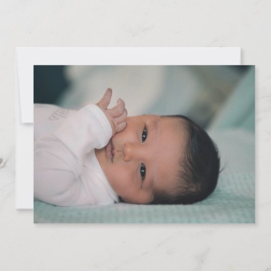 Elegant minimalistisch script Hallo Baby 2 Fotogeb Aankondiging (Achterkant)