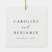 Elegant minimalistisch zwart-witkalligrafie bruilo keramisch ornament (Achterkant)