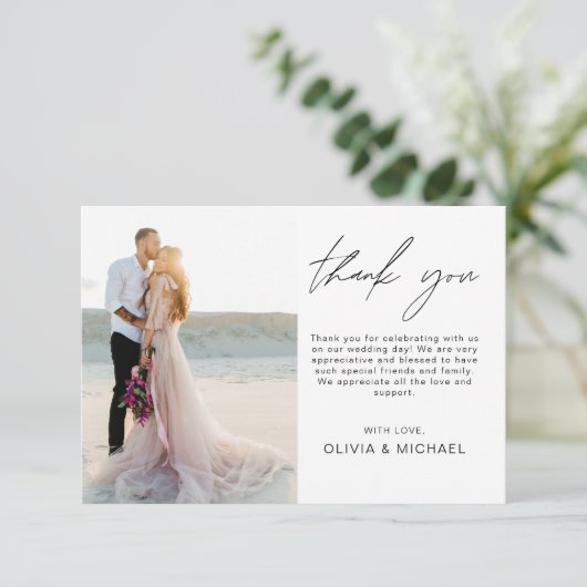 Elegant minimalistische bruiloft Foto Bedankkaart (Staand voorkant)