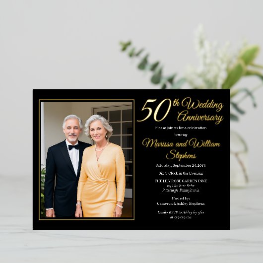 Elegant Minimalistische Foto 50ste Huwelijksverjaa Folie Uitnodiging (Staand Voorkant)