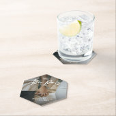 Elegant-minimalistische fotoflat, gelukkig altijd  kartonnen onderzetters (Insitu)