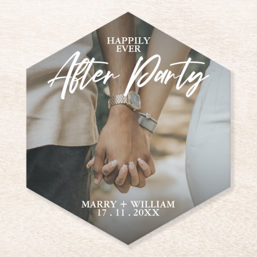 Elegant-minimalistische fotoflat, gelukkig altijd  kartonnen onderzetters (Voorkant)