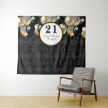 Elegant modern 21st Gold Birthday Party Tapestry Wandkleed<br><div class="desc">Elegant,  modern met zwart,  goud en wit kleurenthema. Gedemoreerd met feestelijke gouden en zwarte ballonnen en smeltende spieren. Monogrammen met naam en leeftijd. Ideaal voor het vieren van een 21e verjaardagsfeest. Vrolijk Birthday! Het is geweldig om 21 te zijn! Gebruik als partijdecoratie of opstelling voor een fotogebied.</div>