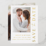 Elegant Modern 2 Foto Wedding Save the Date Gold Folie Uitnodiging<br><div class="desc">Maak een gewaagde, elegante verklaring met je bruiloft Save the Date door onze Elegant Modern 2 Photo Wedding Save the Date Gold Foil Invitation te kiezen! Ons moderne en stijlvolle ontwerp zorgt ervoor dat u de toon zet voor uw speciale dag. Deze foto van hoge kwaliteit behalve de datumkaart is...</div>