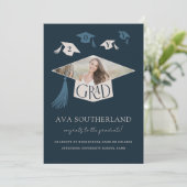 Elegant Modern Afstudeerder Pet & Tassel Foto Afst Aankondiging (Staand voorkant)