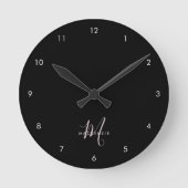 Elegant Modern Black Blush Pink Script Monogram Ronde Klok (Voorkant)