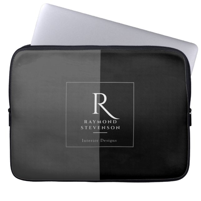 Elegant Modern Black White Monogramed Laptop Sleeve (Voorkant)