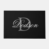 Elegant Modern Black White Script Monogram Familie Deurmat (Voorkant)