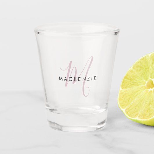 Elegant modern Blush Pink Script Monogram Shot Glas (Voorkant)