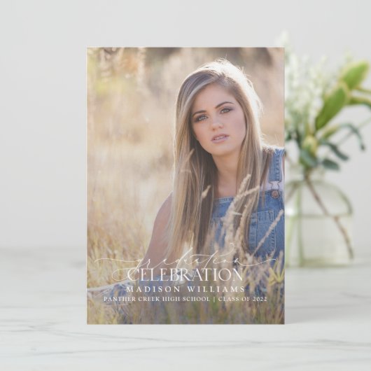 Elegant Modern Calligrafie Foto Afstuderen Kaart (Staand voorkant)