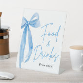 Elegant Modern Dusty Blue Bow Eten en Drinken Teke Reclamebord Met Voetstuk (Insitu)