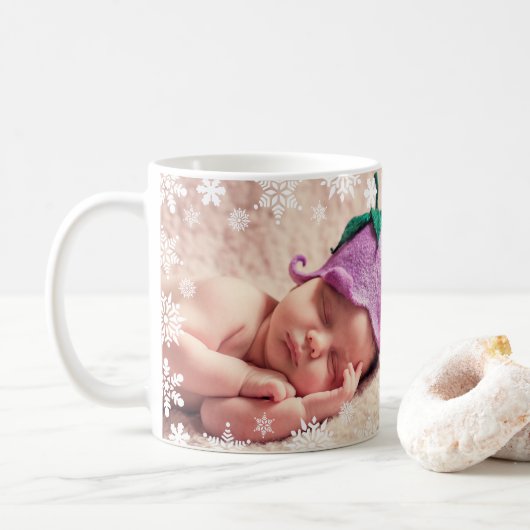 Elegant modern eerste kerstfoto baby, aangepast koffiemok (Met donut)