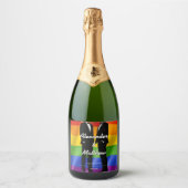 Elegant Modern Gay Men Wedding Rainbow Sparkling Wijnetiket (Voorkant)