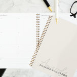 Elegant modern gepersonaliseerd met naam monogram planner<br><div class="desc">Verhoog uw planning en organisatie met onze Cream Colored Elegant Modern Personalized With Name Monogram Planner. Deze zorgvuldig ontworpen planner combineert moderne esthetiek naadloos met een persoonlijke touch, waardoor het een verfijnd en praktisch hulpmiddel is om op de hoogte te blijven van uw planning en taken. Met jouw naam en...</div>