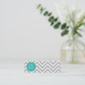 Elegant Modern Gray Chevron en Mint Monogram Mini Visitekaartje (Staand voorkant)