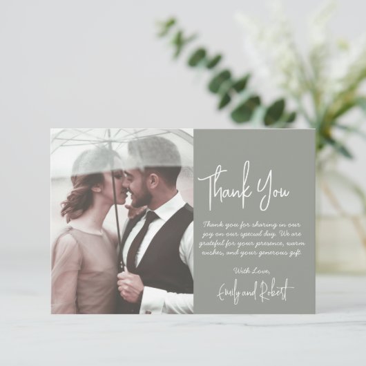 Elegant Modern Groen Script Foto Bruiloft Bedankkaart (Staand voorkant)