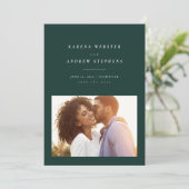 Elegant modern groen slaat de datumfotokaart op save the date (Staand voorkant)