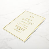 Elegant modern ivoor monogram bruiloft goud folie uitnodiging (Gedraaid)