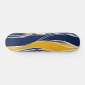 Elegant, modern, lijnen in marineblauw en geel persoonlijk skateboard (Horizontaal)