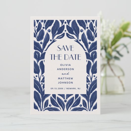 Elegant modern marineblauw bloemenboogpatroon save the date (Staand voorkant)
