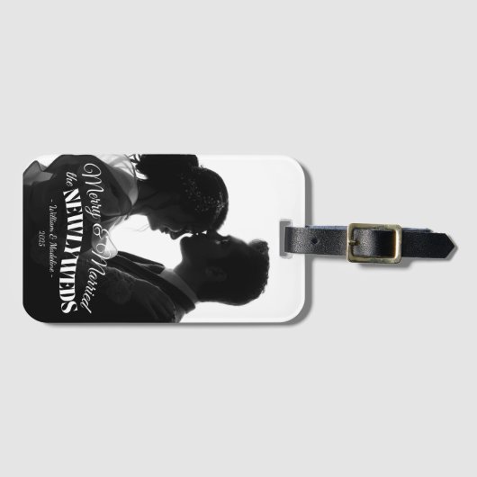 Elegant Modern Minimalist Black And White Newlywed Bagagelabel (Voorkant (horizontaal))