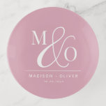 Elegant Modern Monogram Bruiloft Roze Sierschaaltjes<br><div class="desc">Een elegant,  modern monogram met klassieke serif initialen met een chic script ampersand,  op een stoffige roze bruidsgeschenklade. Perfect voor een moderne minimalistische bruiloft aandenken.</div>