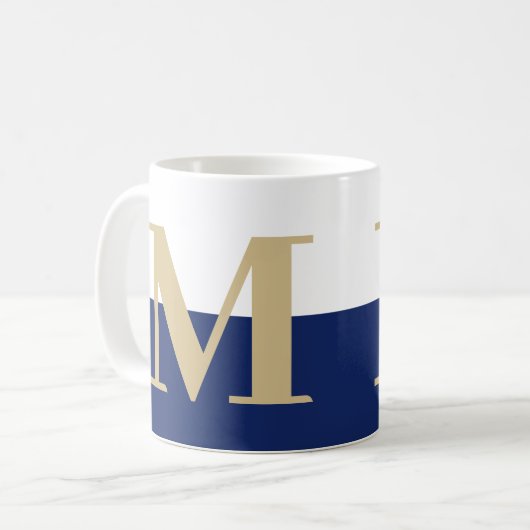 Elegant Modern Monogram Gift Gold Navy Coffee Mok (Voorkant links)