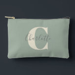 Elegant Modern Monogram Naam in Sage Green Etui<br><div class="desc">Verhoog uw benodigdheden met deze chique salie groene accessoirezak, met een geavanceerd monogram en naamontwerp. Perfect voor het houden van uw kleine items georganiseerd en stijlvol, het biedt een slanke, minimalistische look met een persoonlijke touch. Ideaal voor dagelijks gebruik of als een doordacht geschenk, deze zak combineert functionaliteit met elegantie,...</div>