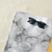 Elegant Modern Monogrammed Marble Black Gold Strandlaken (In situ)