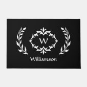 Elegant Modern Monogrammed Wreath Chic Black White Deurmat (Voorkant)