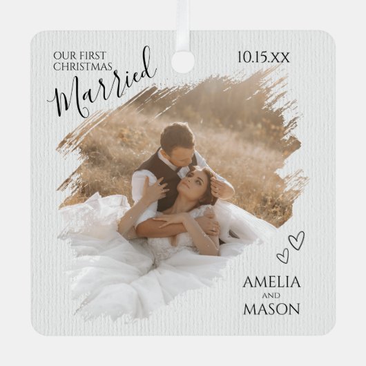 Elegant Modern Our First Christmas Married Photo  Metalen Ornament (Voorkant)