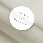 Elegant modern paar namen minimalistische bruiloft ronde sticker<br><div class="desc">Modern minimalistisch design met een paar namen in houtskool zwart en wit,  eenvoudig en elegant. grote gepersonaliseerde gunst stickers.</div>