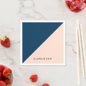 elegant modern pastel peach navy blue kleurenblok servetten (Insitu)