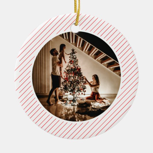 Elegant Modern Red Stripes Christmas Family Photo Keramisch Ornament (Voorkant)