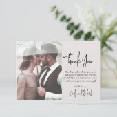 Elegant Modern Script Beige foto bruiloft Bedankkaart (Staand voorkant)